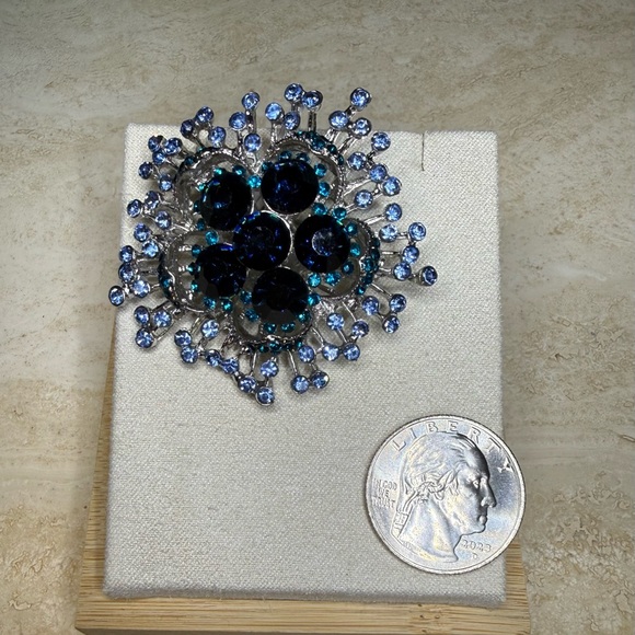 Blue and Silver Brooch - Picture 2 of 3